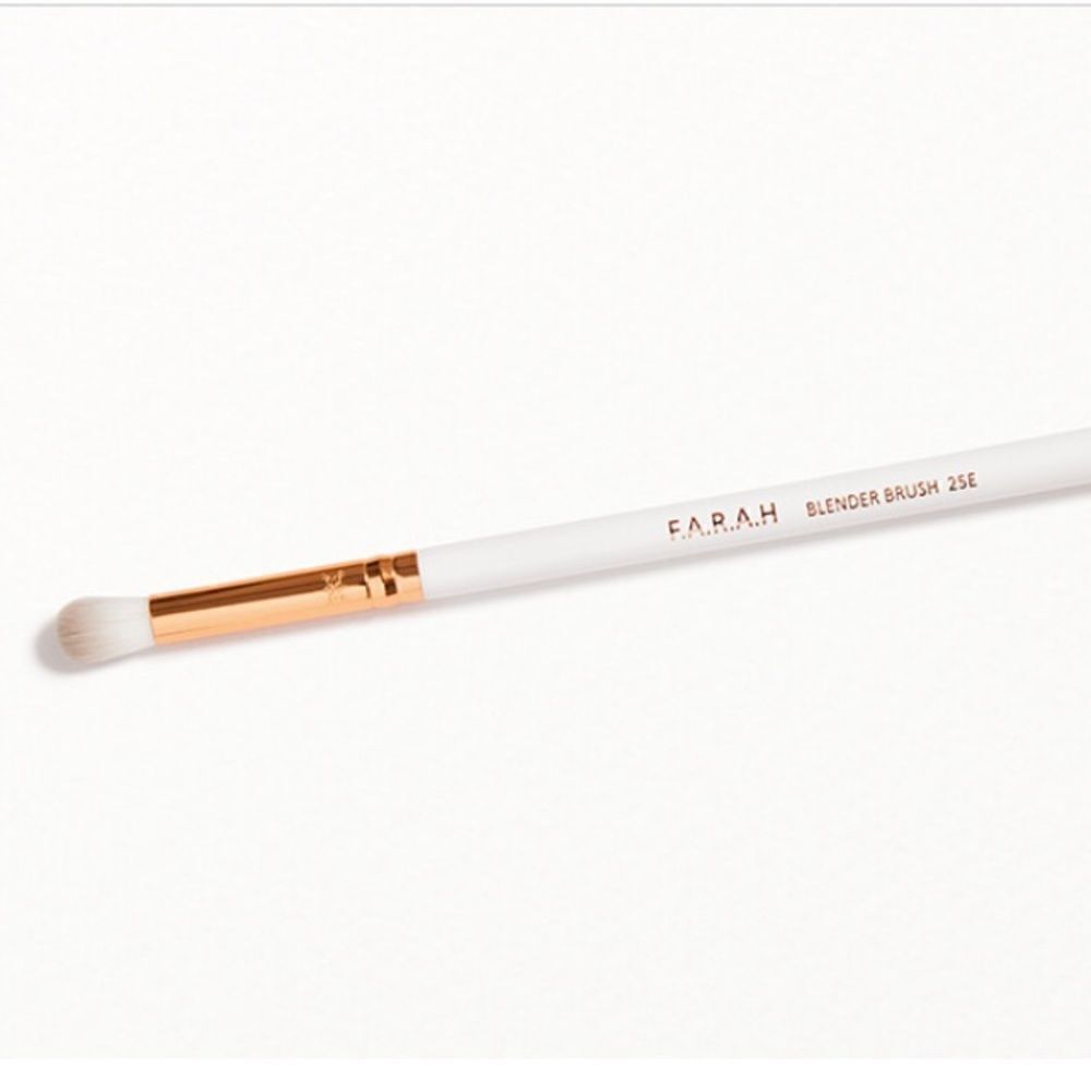 F.A.R.A.H
Blender Brush 25E Rose Gold Collection